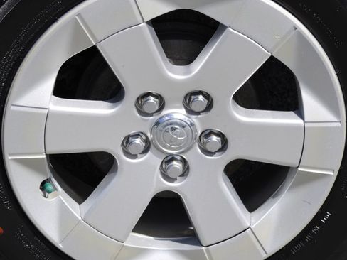 Used 2005 Toyota Prius FWD image 35