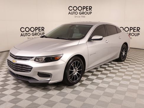 Used 2017 Chevrolet Malibu LT FWD image 9