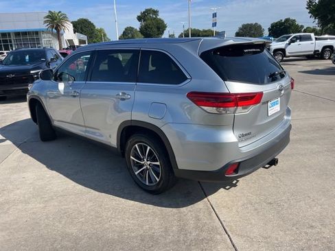 Used 2019 Toyota Highlander XLE FWD image 4