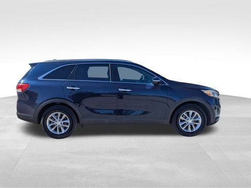 Used 2018 Kia Sorento LX image 3