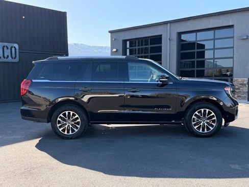 Used 2025 Ford Expedition Platinum image 3