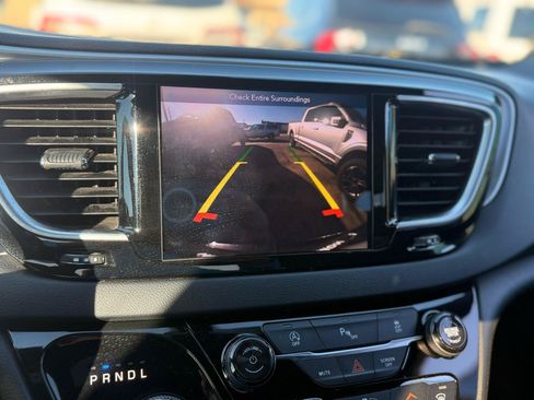 Used 2018 Chrysler Pacifica Touring Plus w/ S Appearance Package FWD image 23