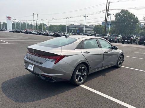Used 2021 Hyundai Elantra SEL w/ Convenience + Premium Package FWD image 5