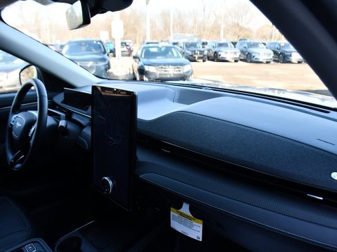 Used 2025 Ford Mustang Mach-E Premium image 15