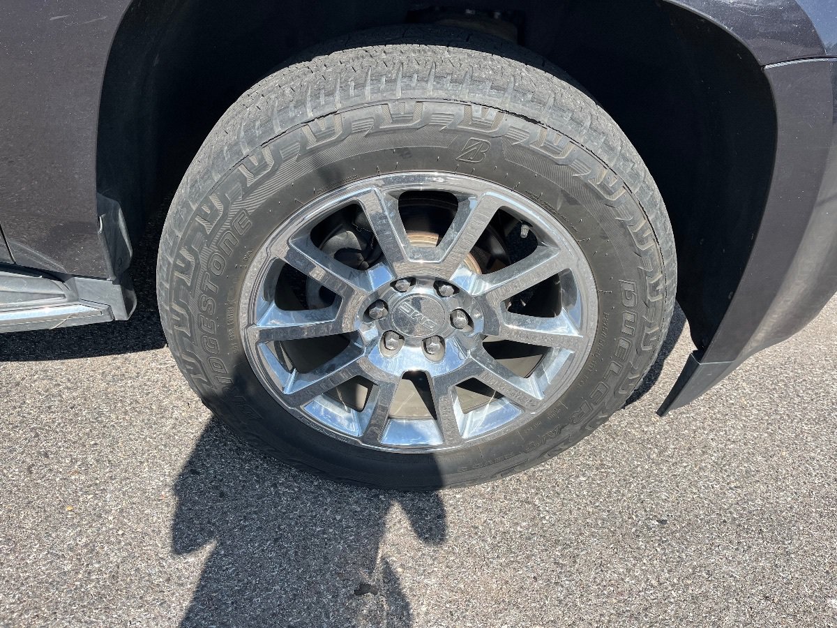 Used 2018 GMC Yukon Denali w/ Open Road Package RWD image 21