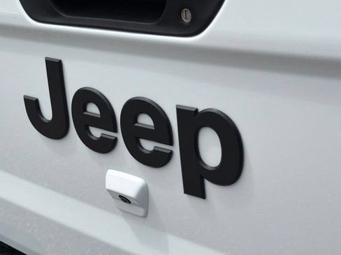 Used 2024 Jeep Gladiator Sport AWD/4WD image 26