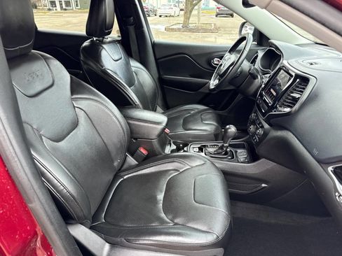 Used 2019 Jeep Cherokee Limited image 30