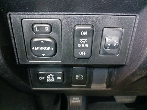 Used 2021 Toyota Tundra SR5 AWD/4WD image 34