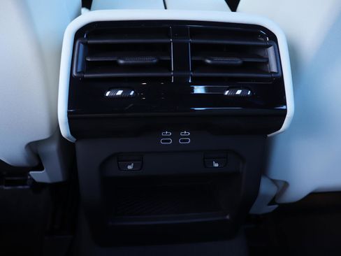 Used 2025 BMW 530i w/ Executive Package image 19