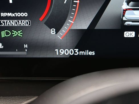 Used 2025 Nissan Kicks SR FWD image 16