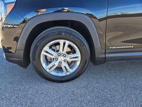 Used 2024 GMC Terrain SLE image 27