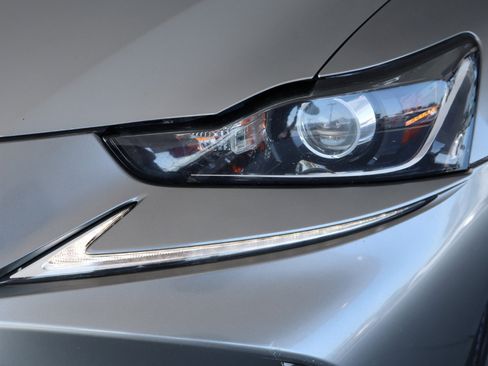 Used 2018 Lexus IS 350 F Sport image 48