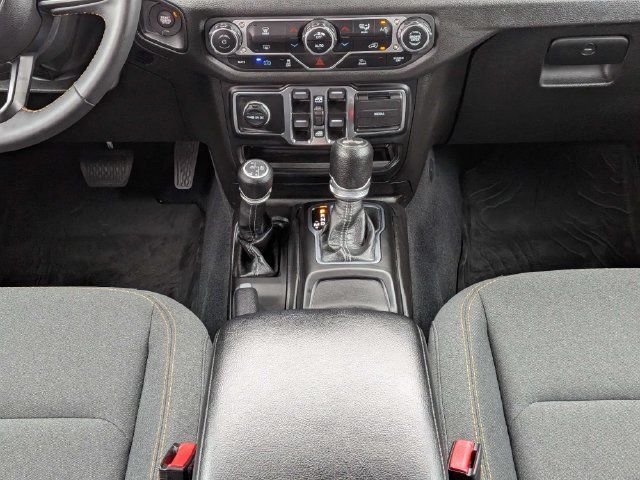 Used 2024 Jeep Wrangler Unlimited AWD/4WD image 18