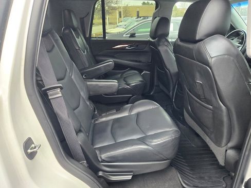 Used 2019 Cadillac Escalade Premium Luxury image 9