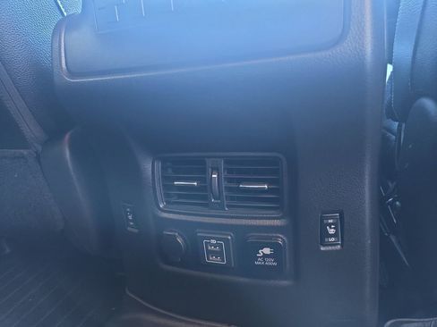 Used 2019 Nissan Titan PRO-4X w/ Pro-4x Convenience Package AWD/4WD image 19