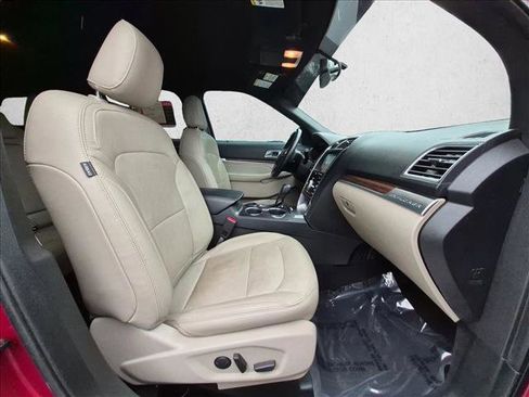 Used 2019 Ford Explorer Limited image 22