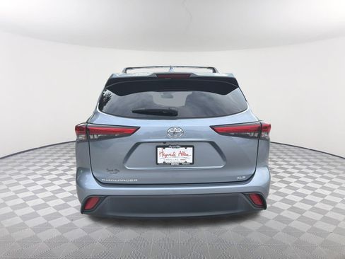 Used 2022 Toyota Highlander XLE FWD image 5