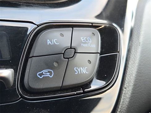 Used 2021 Toyota C-HR LE image 32