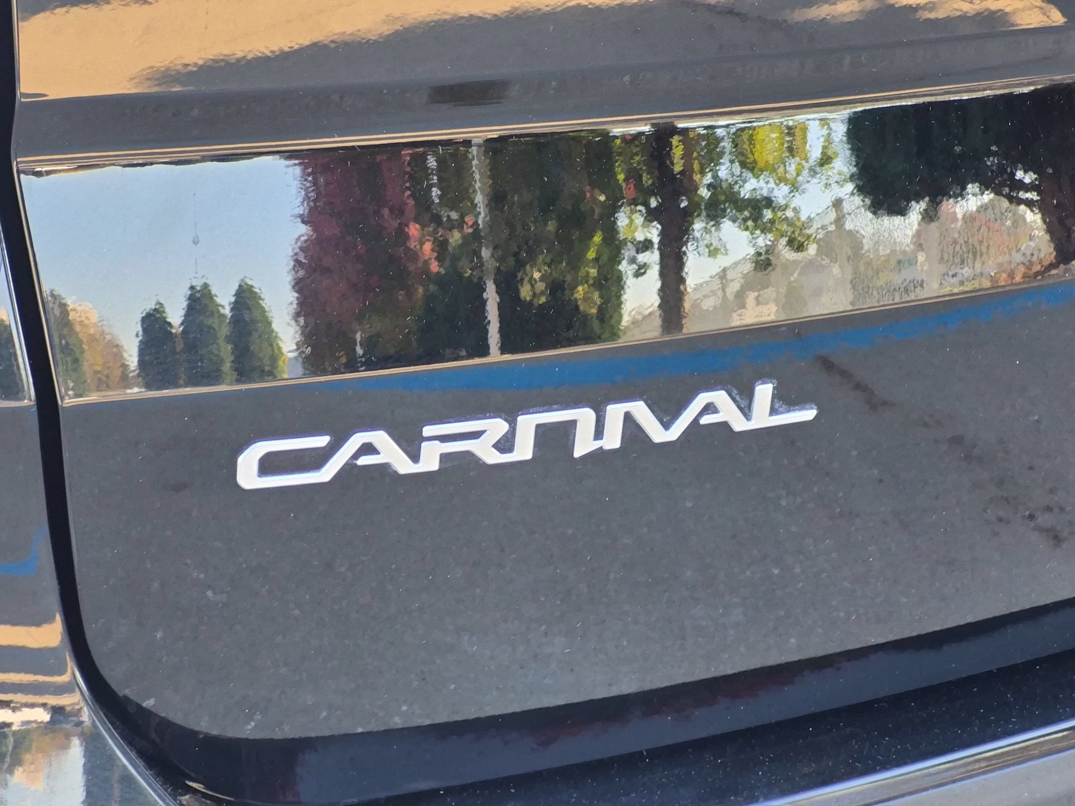 Used 2024 Kia Carnival LX FWD image 28