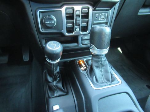 Used 2024 Jeep Wrangler Unlimited Sahara w/ Safety Group AWD/4WD image 26