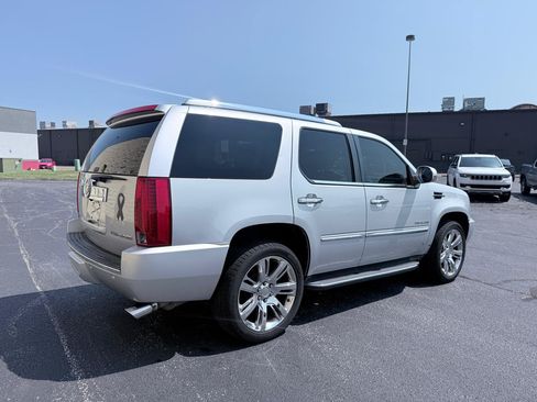 Used 2012 Cadillac Escalade Luxury AWD/4WD image 5