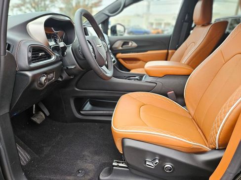 New 2026 Chrysler Pacifica Pinnacle image 17