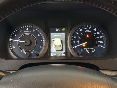 Used 2020 Toyota Sienna XLE image 28