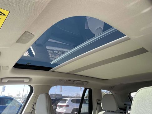 Certified 2024 Volvo XC90 T8 Plus w/ Protection Package Premier image 17