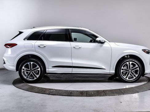 Used 2025 Audi Q5 Premium w/ Convenience Package AWD/4WD image 7