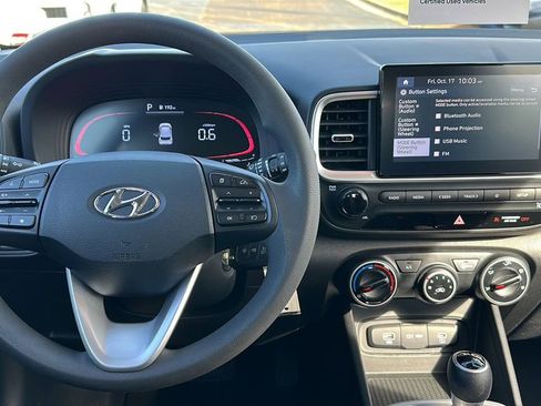 Certified 2024 Hyundai Venue SE image 10