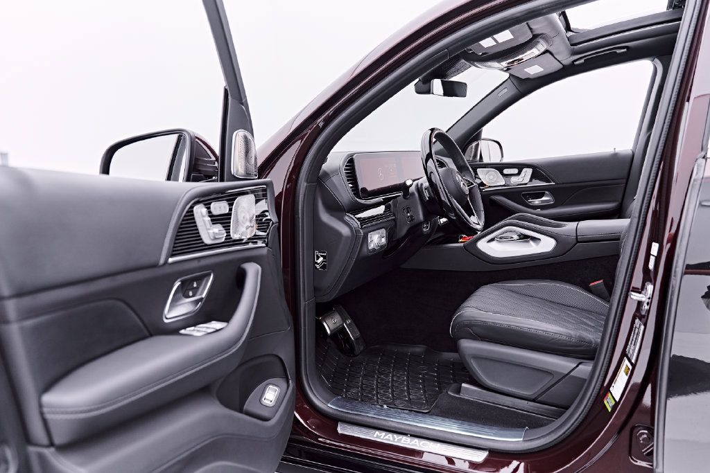 Used 2024 Mercedes-Benz Maybach GLS 600 4MATIC image 38