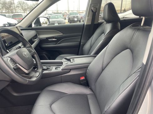 Used 2025 Toyota Grand Highlander FWD image 28