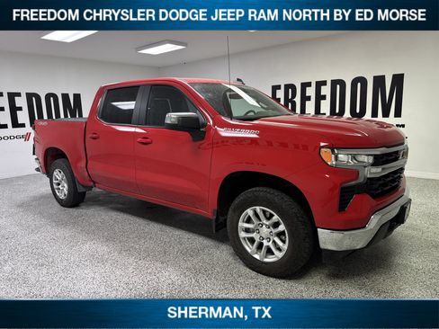 Used 2025 Chevrolet Silverado 1500 LT w/ Convenience Package II AWD/4WD image 3