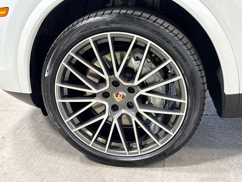 Certified 2022 Porsche Cayenne Coupe AWD/4WD image 41