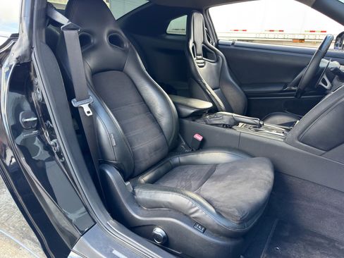 Used 2012 Nissan GT-R Premium image 23
