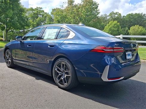 New 2026 BMW 530i xDrive w/ Premium Package image 4