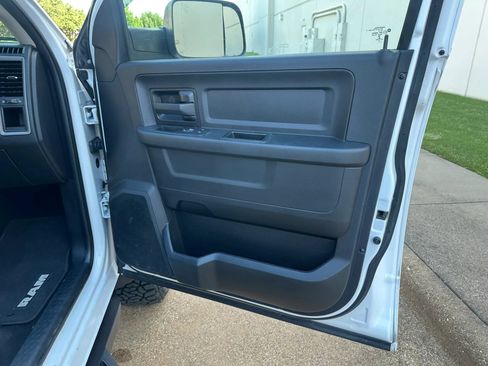 Used 2018 RAM 3500 Tradesman w/ Chrome Appearance Group AWD/4WD image 32