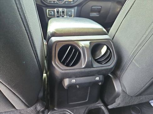 Used 2018 Jeep Wrangler Unlimited Sport S AWD/4WD image 17