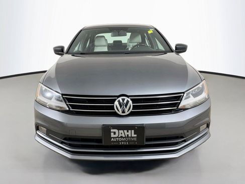 Used 2016 Volkswagen Jetta Sport FWD image 3