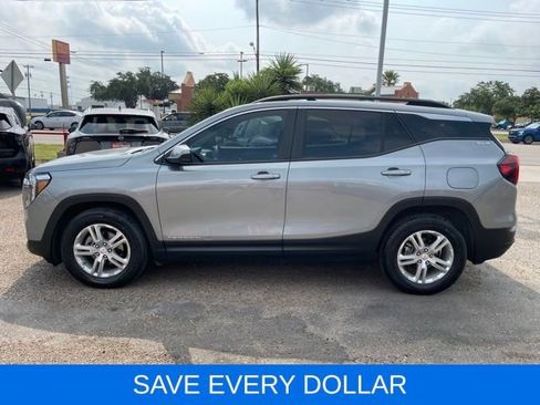 Used 2023 GMC Terrain SLE w/ Driver Convenience Package FWD image 4