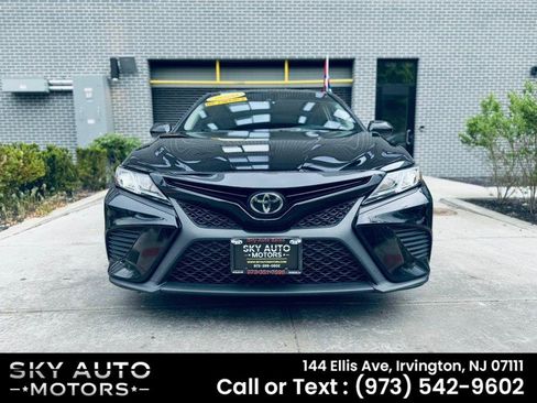 Used 2020 Toyota Camry SE FWD image 2