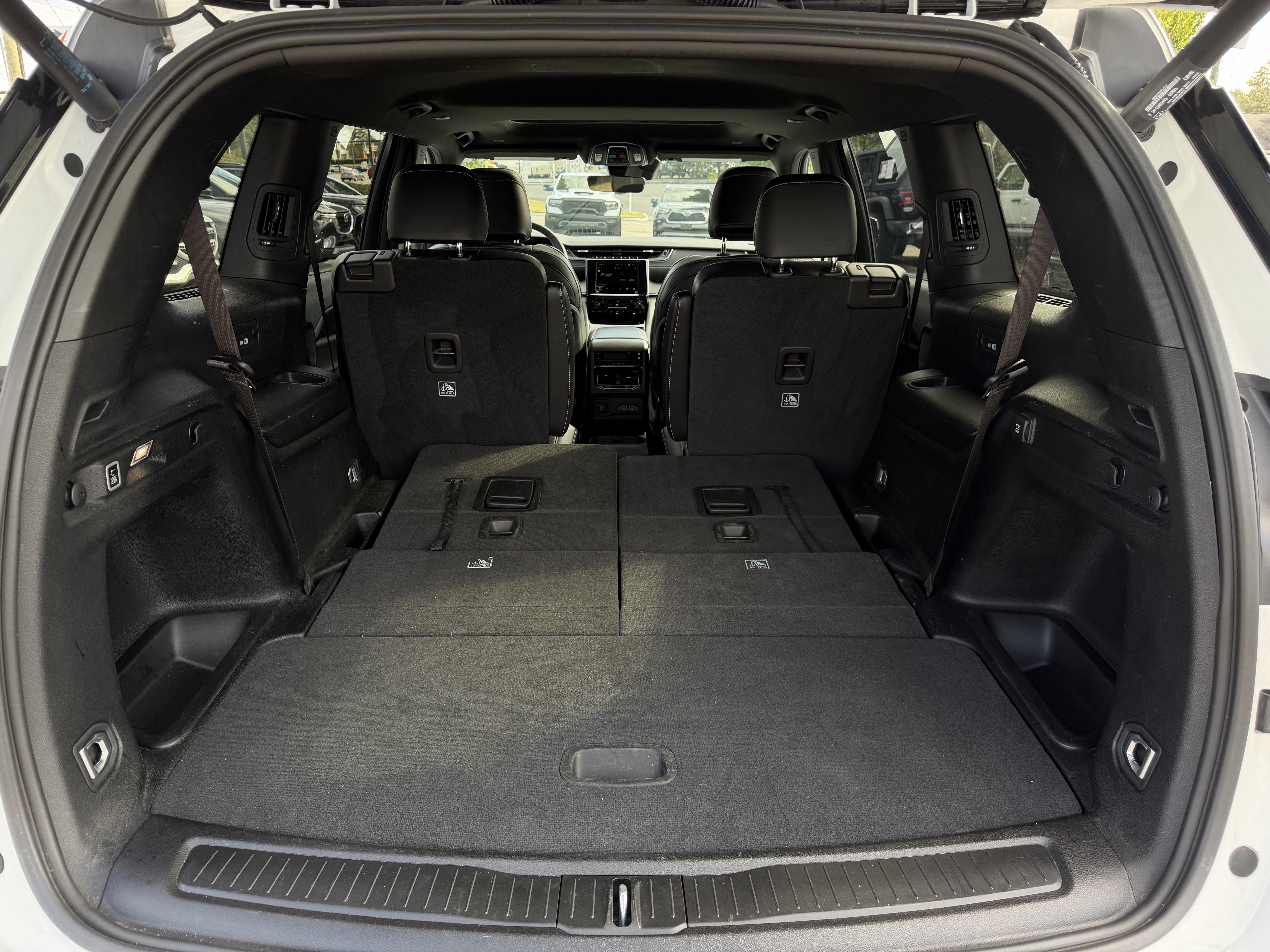 Used 2025 Jeep Grand Cherokee L Altitude AWD/4WD image 36