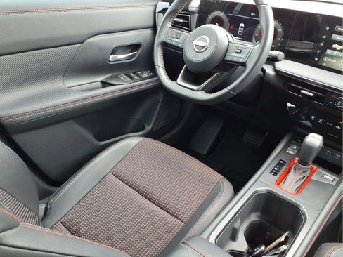 Used 2025 Nissan Kicks SR FWD image 9