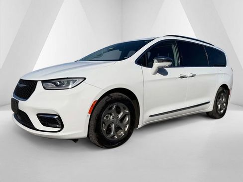 Used 2022 Chrysler Pacifica Limited image 3