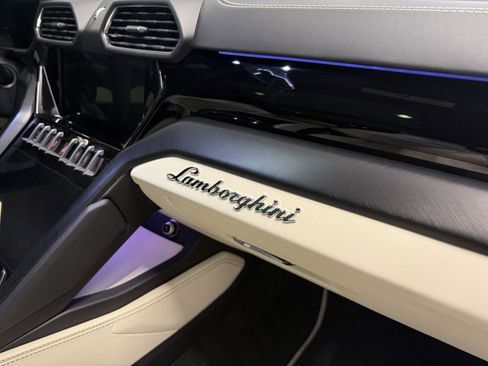 Used 2022 Lamborghini Urus image 27