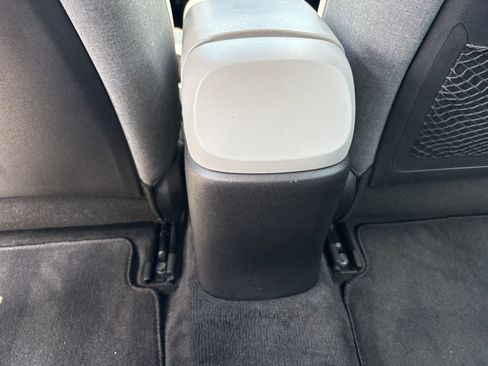 Used 2021 Hyundai Elantra Limited FWD image 25