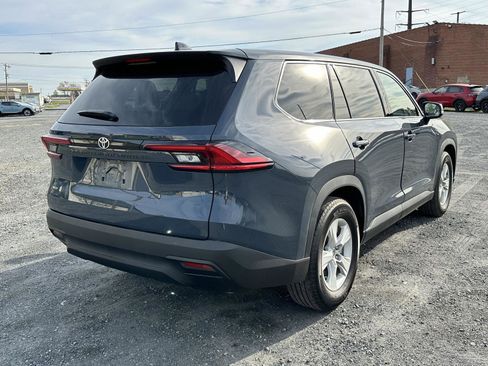 Used 2025 Toyota Grand Highlander AWD image 8