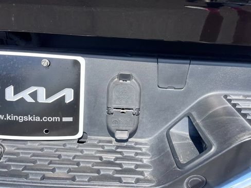 Used 2025 RAM 1500 Laramie AWD/4WD image 6