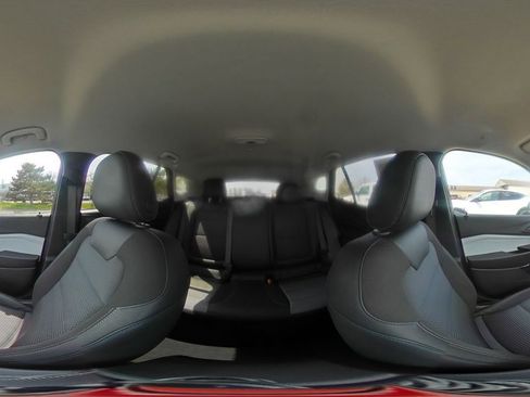 Used 2025 Chevrolet Trax LT FWD image 42