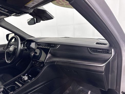 Certified 2025 Jeep Grand Cherokee L Overland w/ Rear Seat Video Group I AWD/4WD image 44
